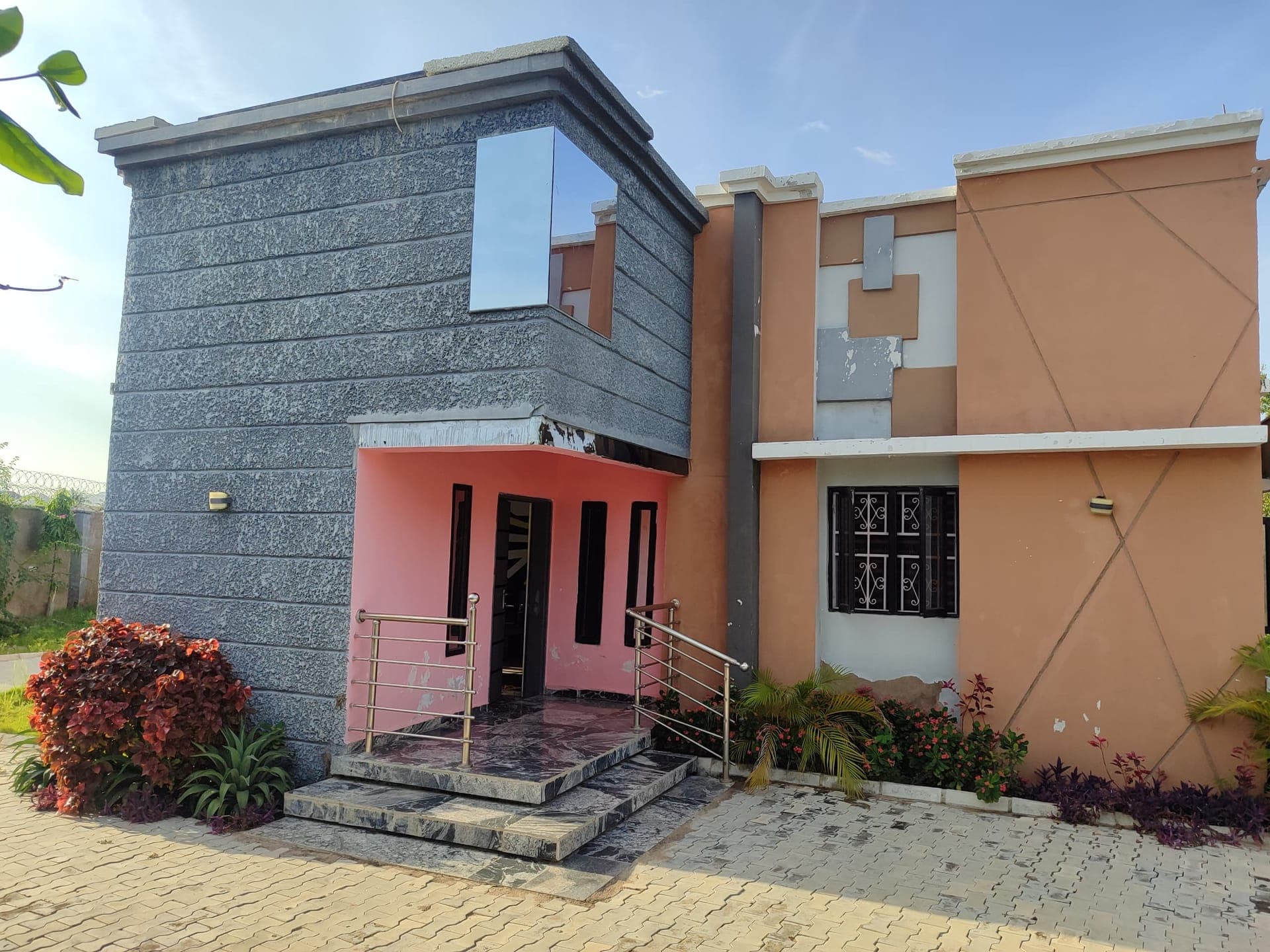 Baraks Road Bungalow photo 2 of 3